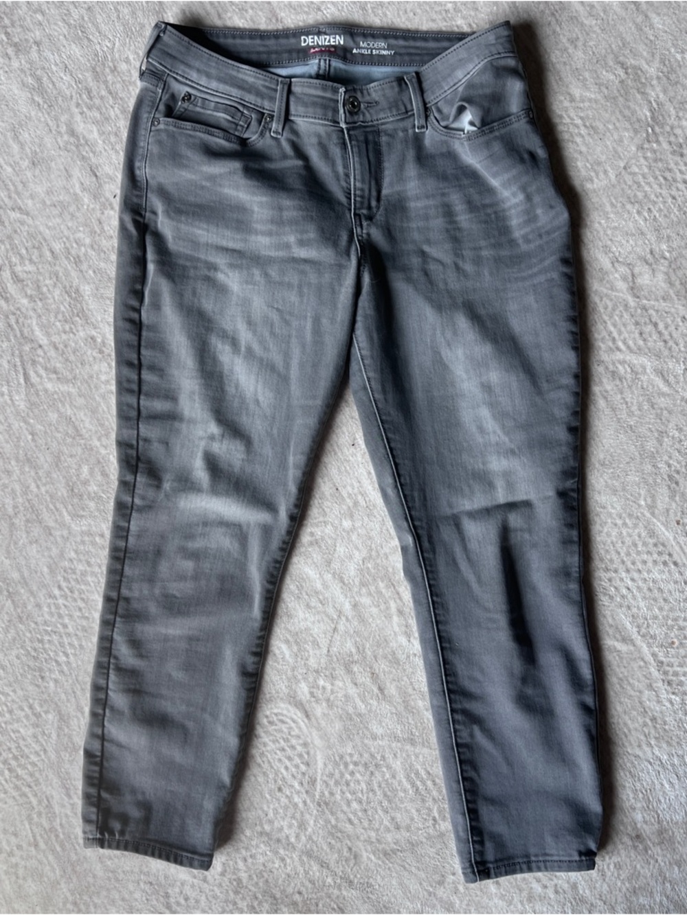 Levi's Women's Gray Skinny Jeans - Modern Slim Fit